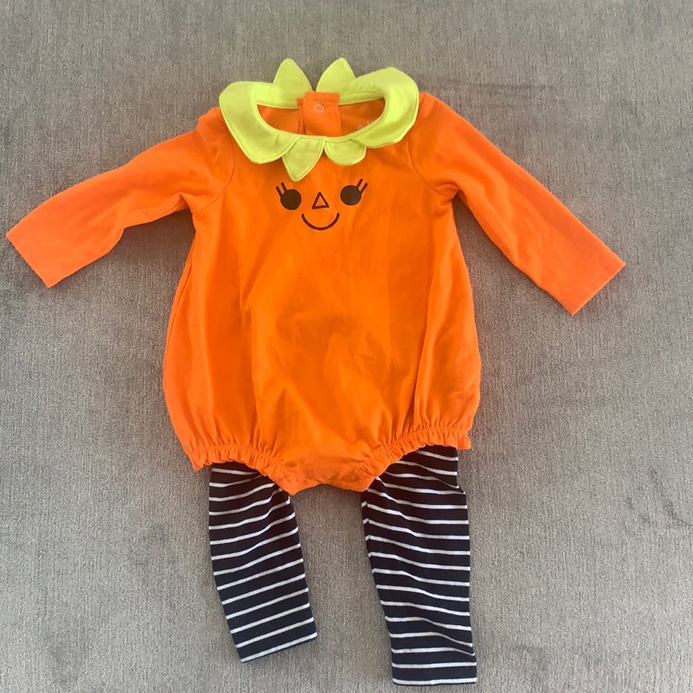 Pumpkin costume size 0-3 months